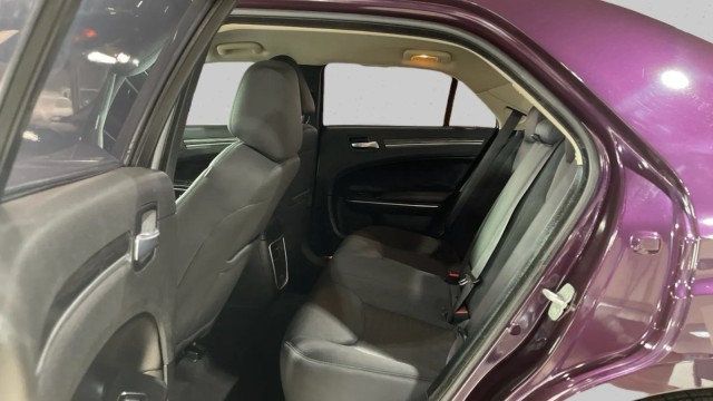 2021 Chrysler 300 Touring RWD - 22999982 - 9