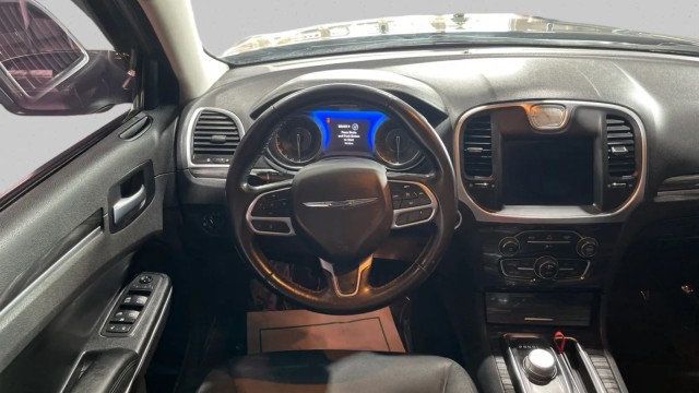 2021 Chrysler 300 Touring RWD - 22999982 - 11