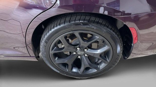 2021 Chrysler 300 Touring RWD - 22999982 - 18