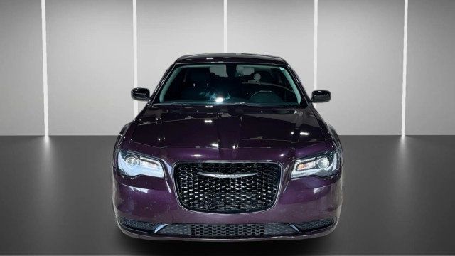 2021 Chrysler 300 Touring RWD - 22999982 - 1