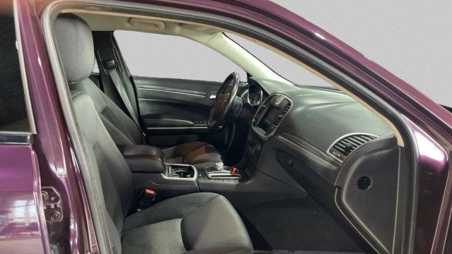 2021 Chrysler 300 Touring RWD - 22999982 - 21