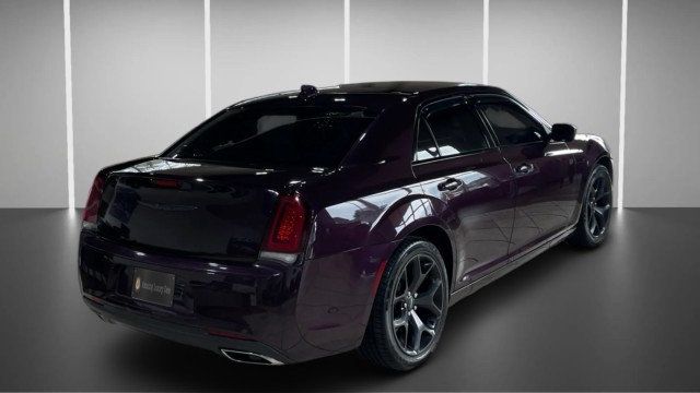 2021 Chrysler 300 Touring RWD - 22999982 - 3