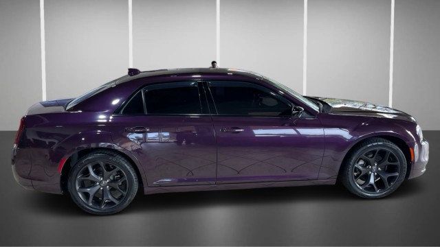 2021 Chrysler 300 Touring RWD - 22999982 - 5