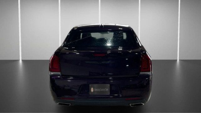 2021 Chrysler 300 Touring RWD - 22999982 - 7