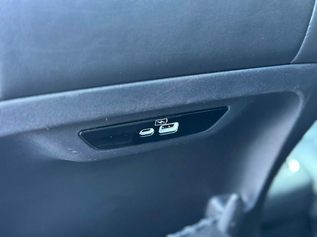 2021 Chrysler Pacifica Hybrid Limited FWD - 22910879 - 19