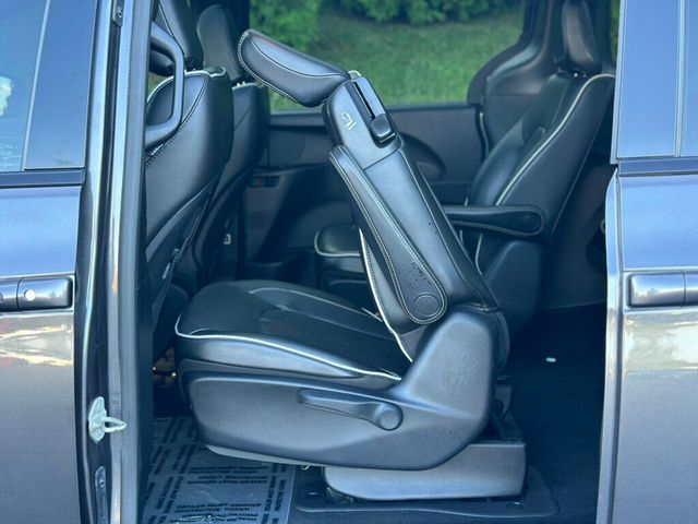 2021 Chrysler Pacifica Hybrid Limited FWD - 22910879 - 21