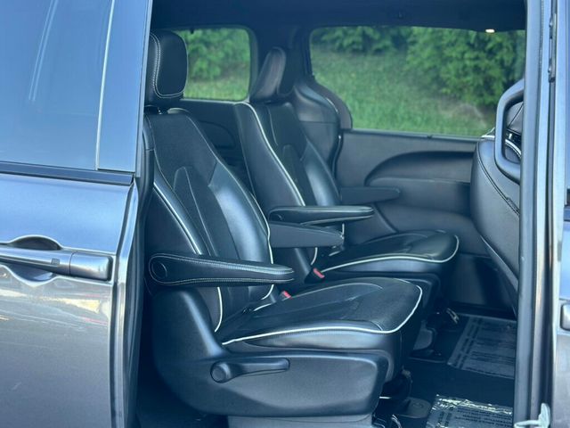 2021 Chrysler Pacifica Hybrid Limited FWD - 22910879 - 23