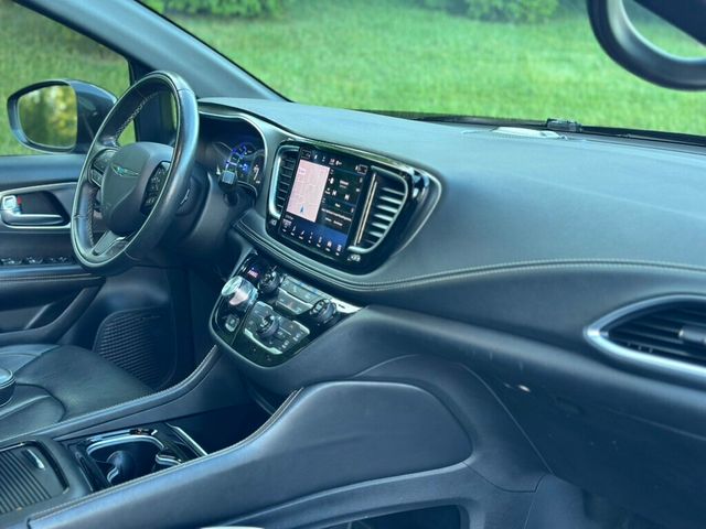 2021 Chrysler Pacifica Hybrid Limited FWD - 22910879 - 28