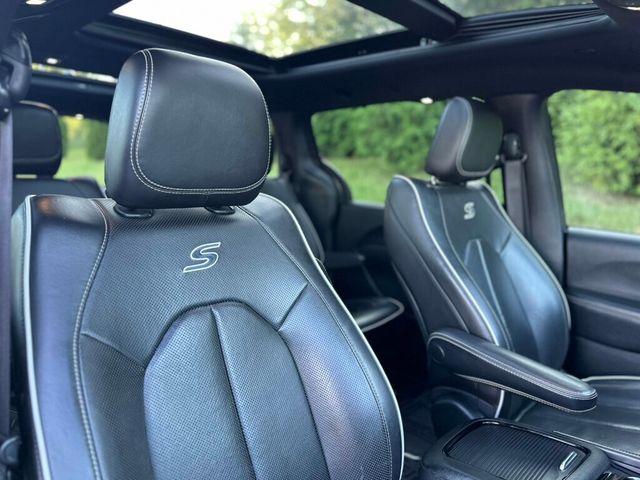 2021 Chrysler Pacifica Hybrid Limited FWD - 22910879 - 30