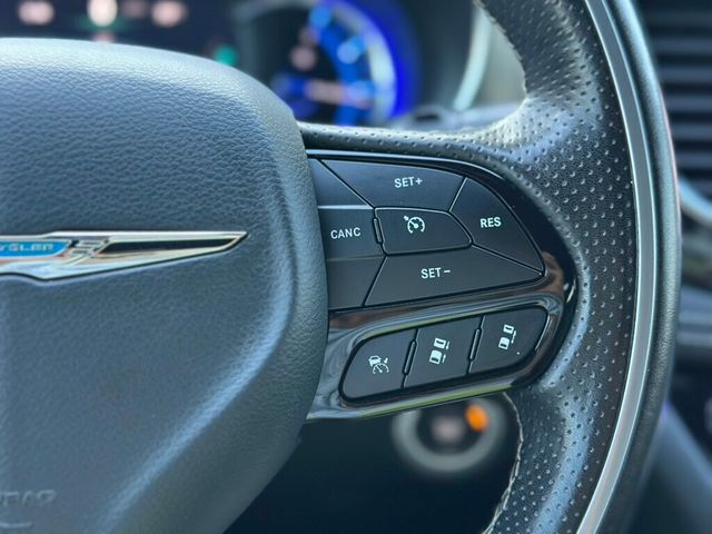 2021 Chrysler Pacifica Hybrid Limited FWD - 22910879 - 34