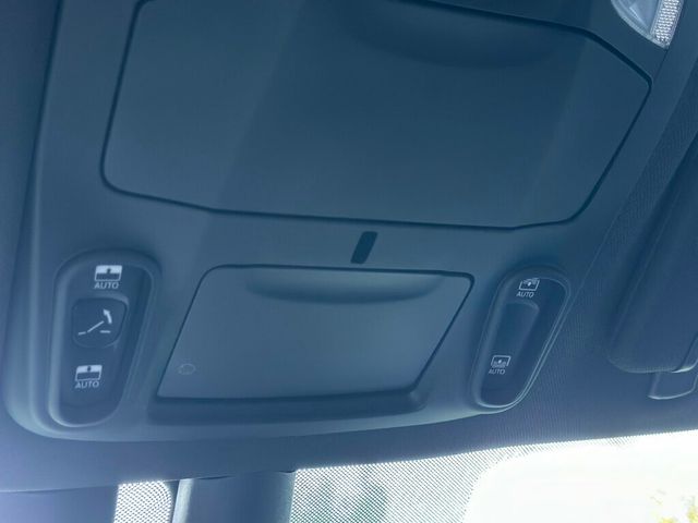 2021 Chrysler Pacifica Hybrid Limited FWD - 22910879 - 36