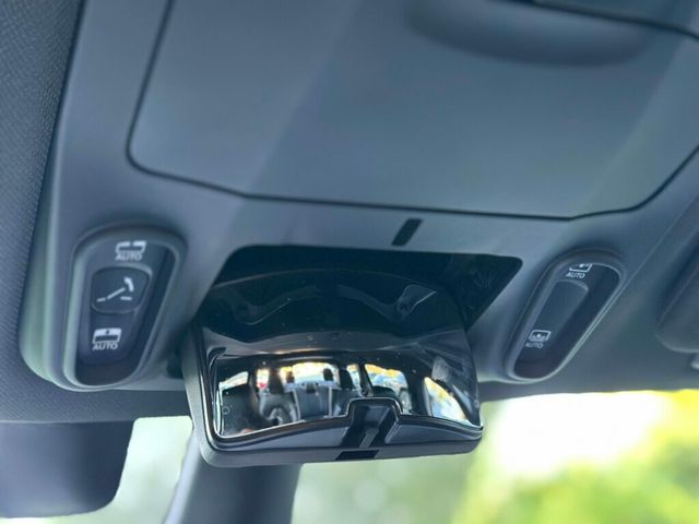 2021 Chrysler Pacifica Hybrid Limited FWD - 22910879 - 37