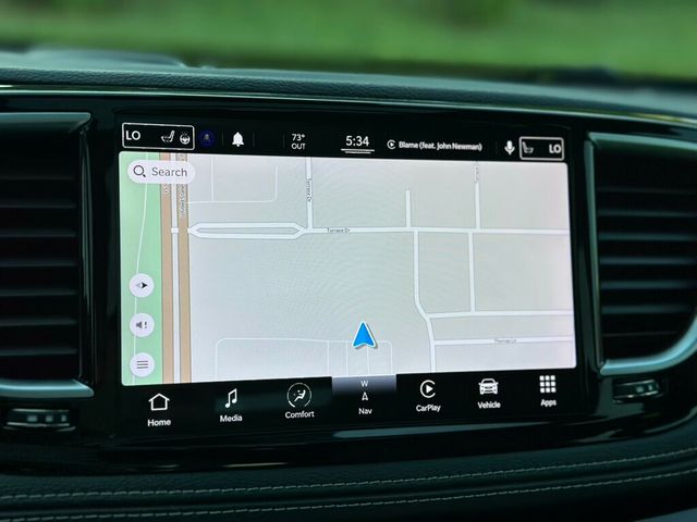 2021 Chrysler Pacifica Hybrid Limited FWD - 22910879 - 40