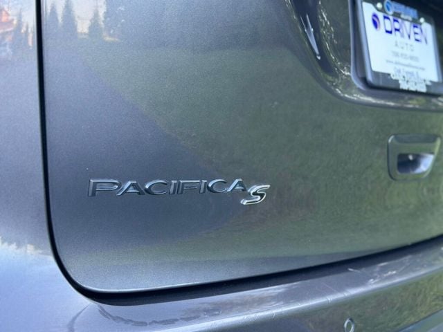 2021 Chrysler Pacifica Hybrid Limited FWD - 22910879 - 4