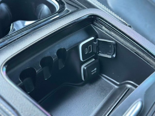 2021 Chrysler Pacifica Hybrid Limited FWD - 22910879 - 51