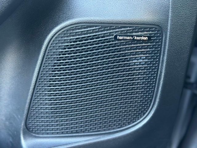 2021 Chrysler Pacifica Hybrid Limited FWD - 22910879 - 52