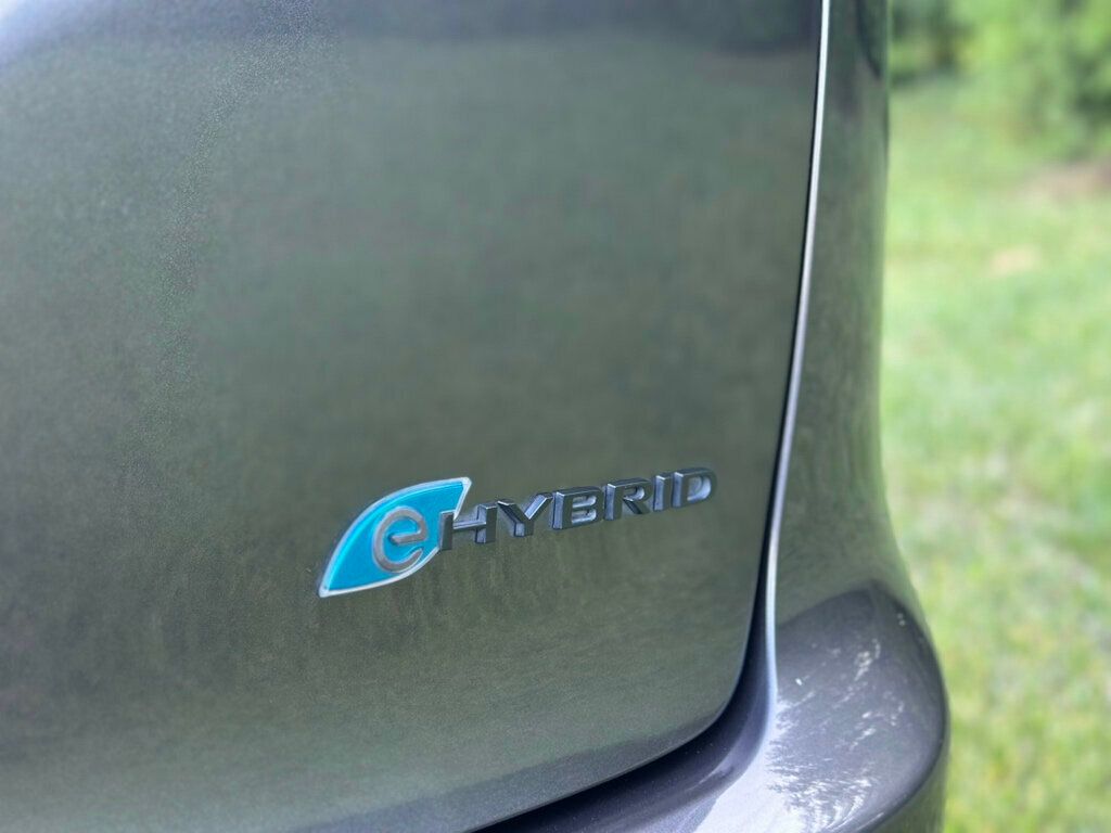 2021 Chrysler Pacifica Hybrid Limited photo 4