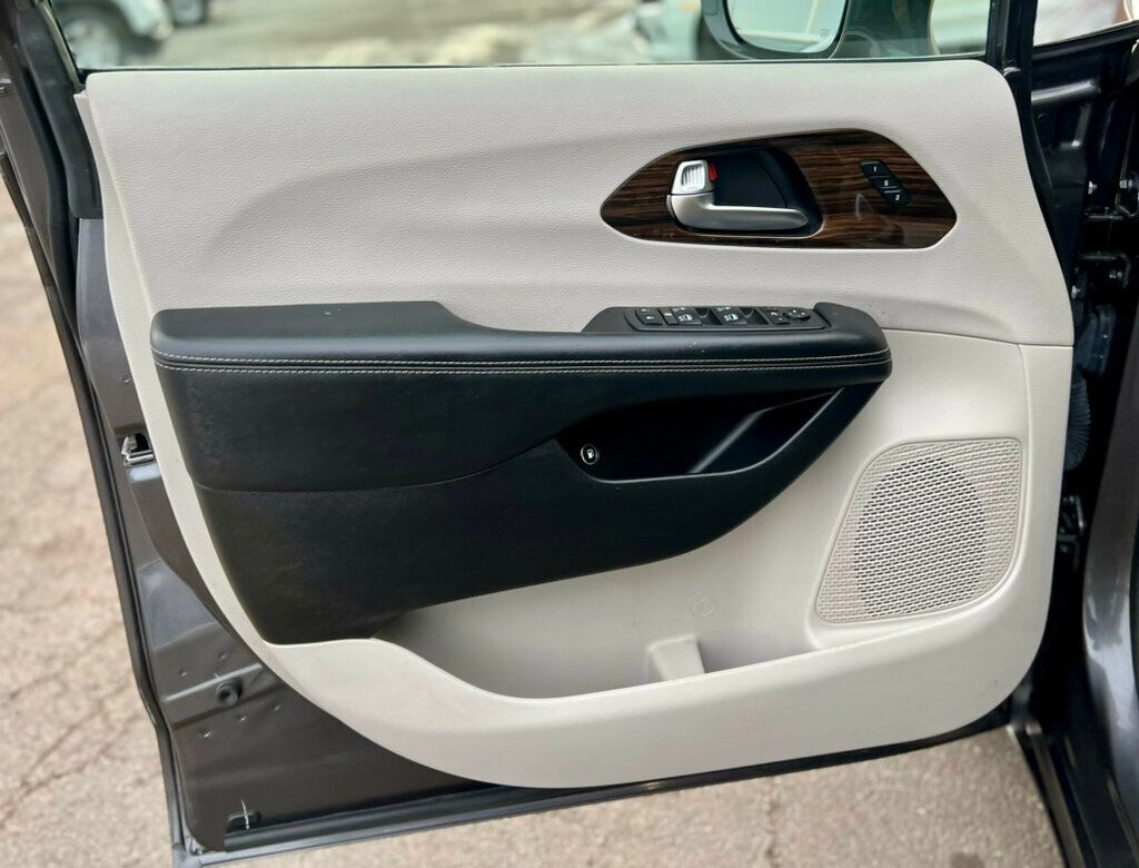 2021 Chrysler Pacifica Hybrid Limited FWD - 22953264 - 9