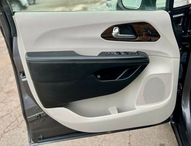 2021 Chrysler Pacifica Hybrid Limited FWD - 22953264 - 9