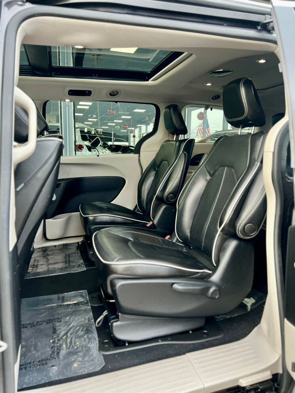 2021 Chrysler Pacifica Hybrid Limited FWD - 22953264 - 12