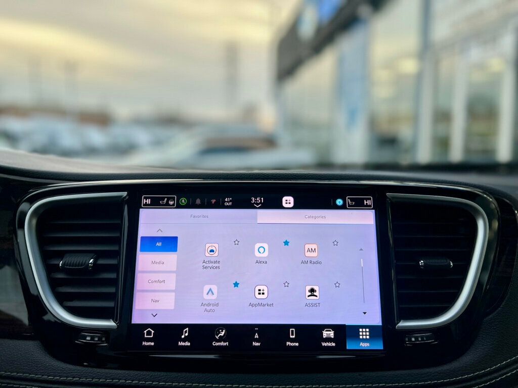 2021 Chrysler Pacifica Hybrid Limited FWD - 22953264 - 28