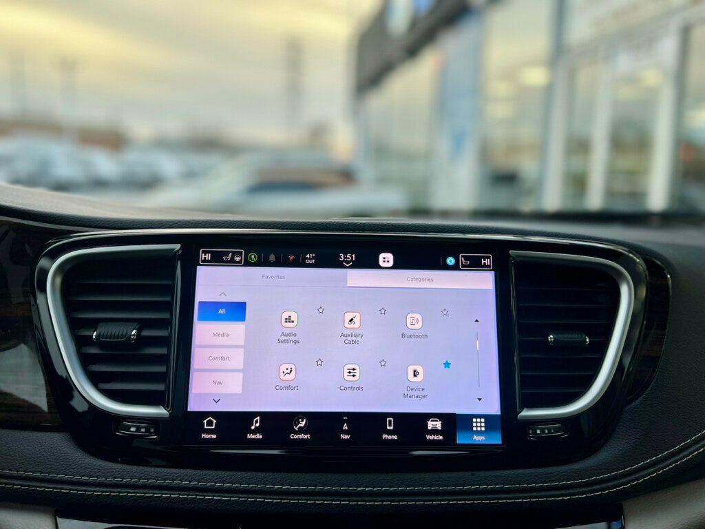 2021 Chrysler Pacifica Hybrid Limited FWD - 22953264 - 29