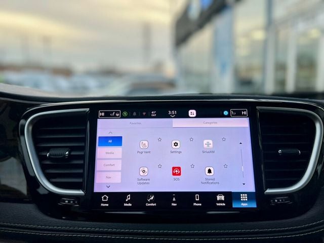 2021 Chrysler Pacifica Hybrid Limited FWD - 22953264 - 31