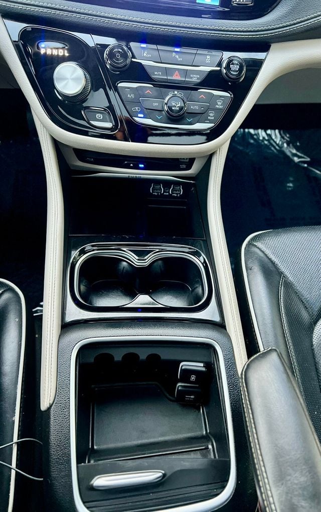 2021 Chrysler Pacifica Hybrid Limited FWD - 22953264 - 36