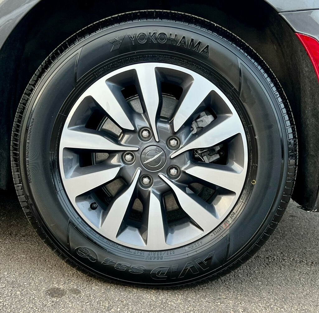 2021 Chrysler Pacifica Hybrid Limited FWD - 22953264 - 38