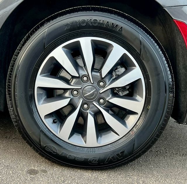 2021 Chrysler Pacifica Hybrid Limited FWD - 22953264 - 38