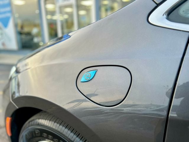 2021 Chrysler Pacifica Hybrid Limited FWD - 22953264 - 40