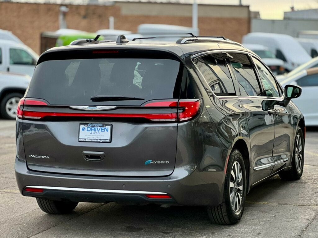 2021 Chrysler Pacifica Hybrid Limited FWD - 22953264 - 4