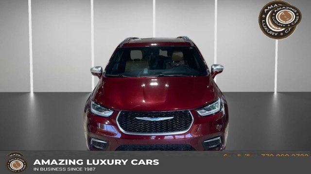 2021 Chrysler Pacifica Hybrid Pinnacle Hybrid's photo