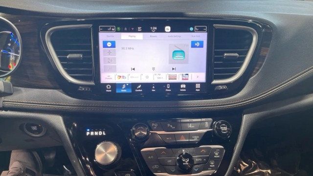2021 Chrysler Pacifica Hybrid Pinnacle - 23024646 - 21