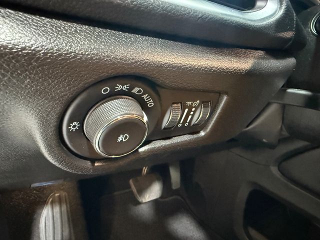 2021 Chrysler Pacifica Pinnacle AWD - 23072330 - 50
