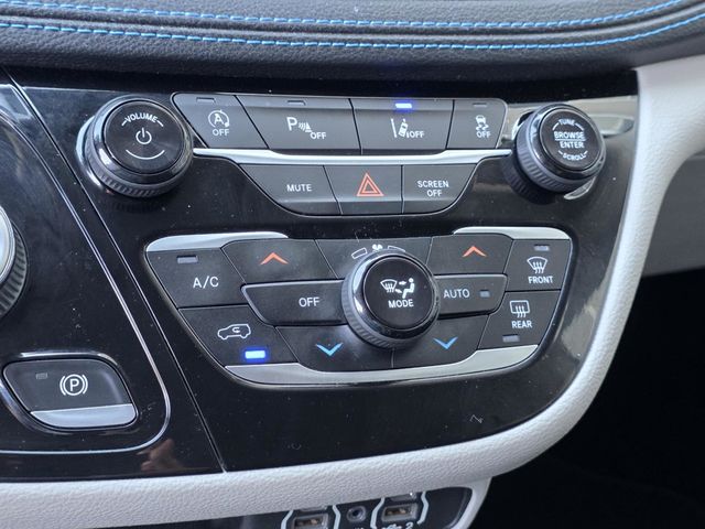 2021 Chrysler Pacifica Touring FWD - 22930831 - 24