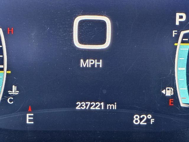 2021 Chrysler Pacifica Touring FWD - 22930831 - 38