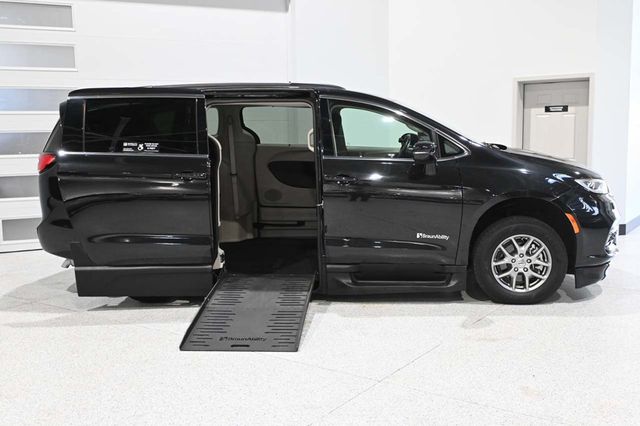 2021 Chrysler Pacifica Touring FWD - 23031685 - 16
