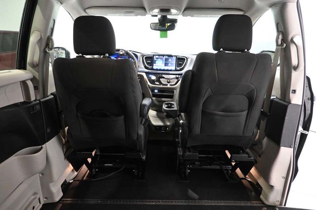2021 Chrysler Pacifica Touring FWD - 23031685 - 19
