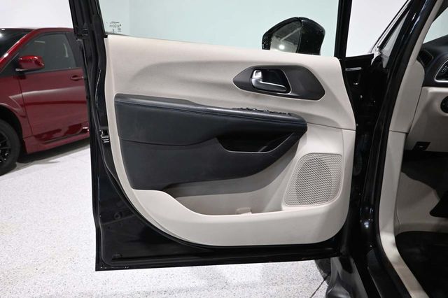 2021 Chrysler Pacifica Touring FWD - 23031685 - 30