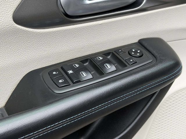 2021 Chrysler Pacifica Touring FWD - 22995697 - 13