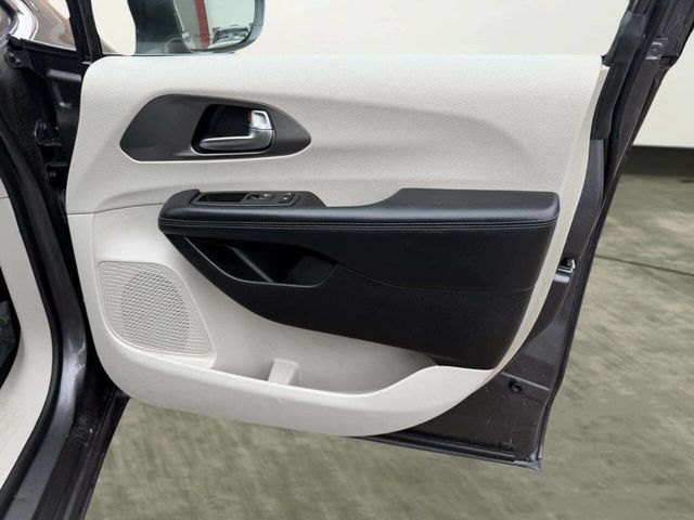 2021 Chrysler Pacifica Touring FWD - 22995697 - 26