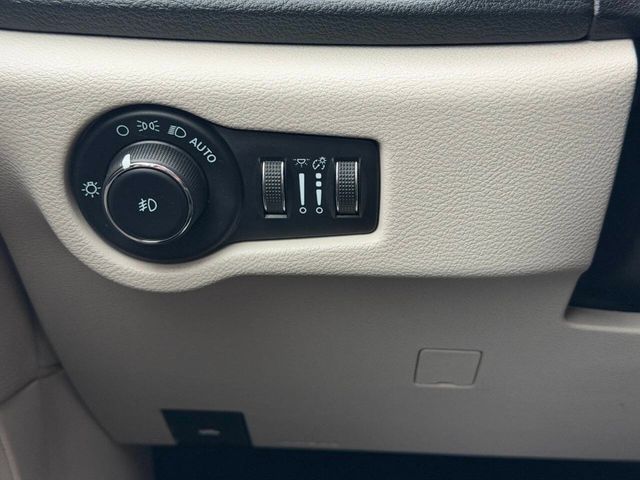 2021 Chrysler Pacifica Touring FWD - 22995697 - 37