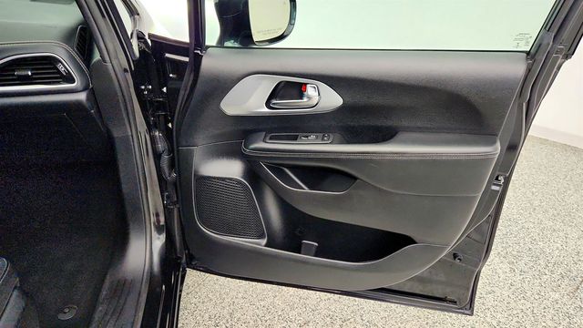 2021 Chrysler Pacifica Touring L AWD w/ Premium & Safety Sphere Group - 23067077 - 26