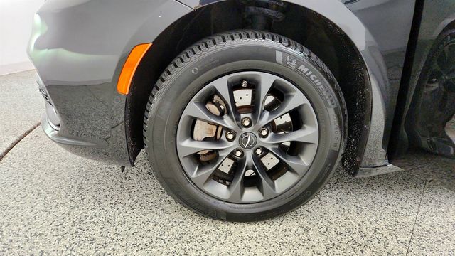2021 Chrysler Pacifica Touring L AWD w/ Premium & Safety Sphere Group - 23067077 - 8