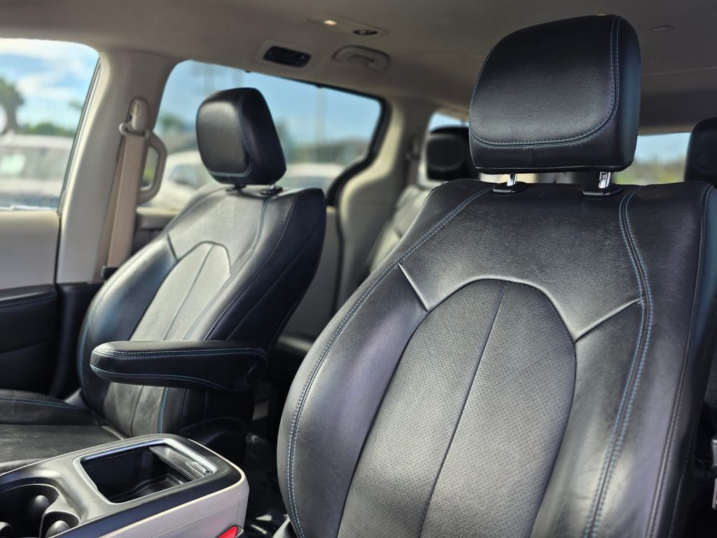 2021 Chrysler Pacifica Touring L FWD - 22983623 - 16