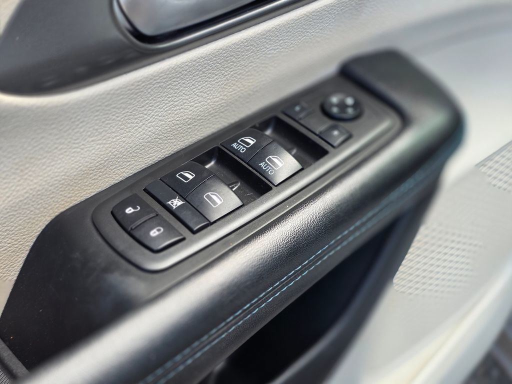 2021 Chrysler Pacifica Touring L FWD - 22983623 - 25