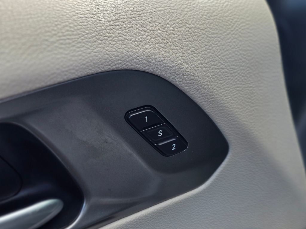 2021 Chrysler Pacifica Touring L FWD - 22983623 - 26