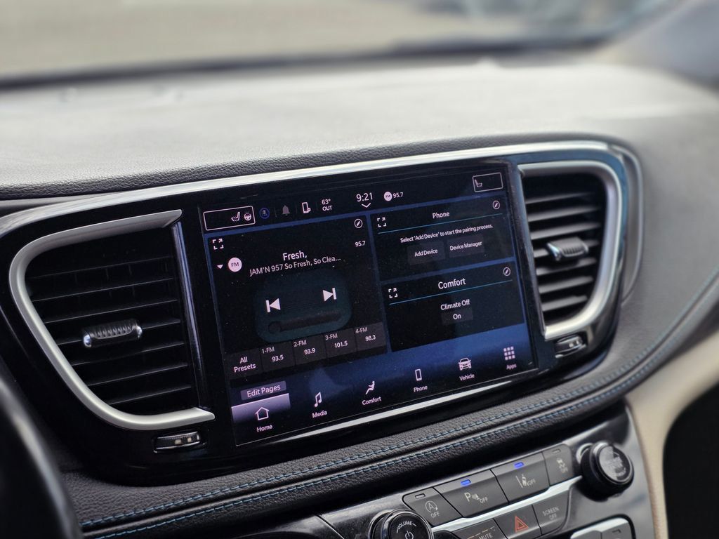 2021 Chrysler Pacifica Touring L FWD - 22983623 - 32