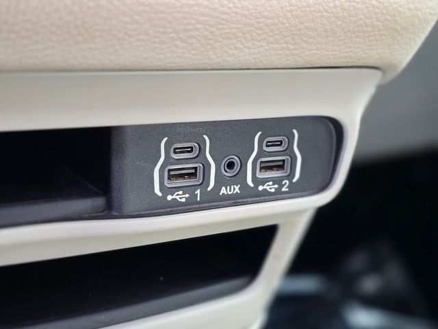 2021 Chrysler Pacifica Touring L FWD - 22983623 - 36